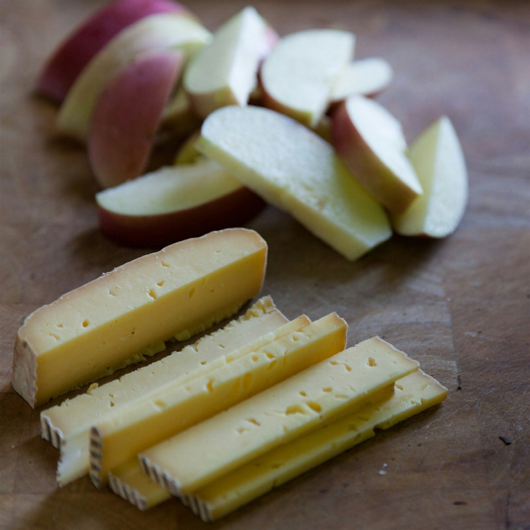 One of my favorite midday snacks: apple slices and raw cheese from @considerbardwellfarm ... If y...