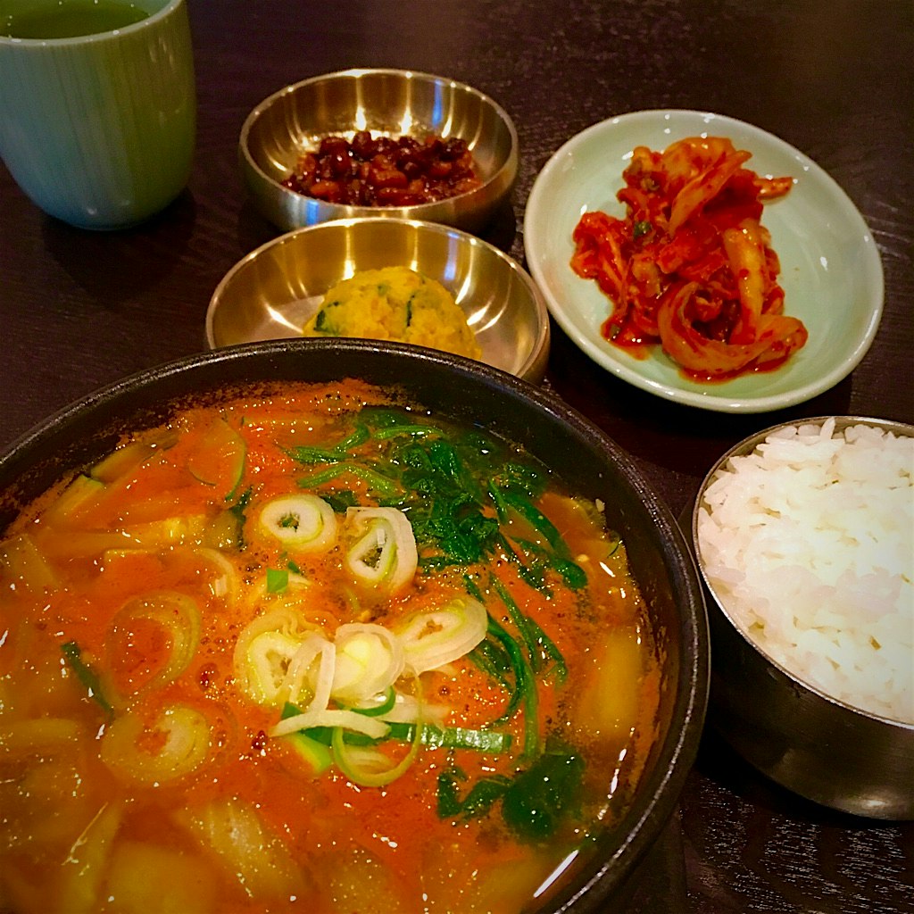 Doenjang Jigae (Korean Soybean Paste Soup) Definitely, my definition of true comfort food. Yummy ...
