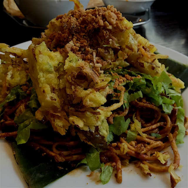 Mee goreng - love the added vegetable fritters!
