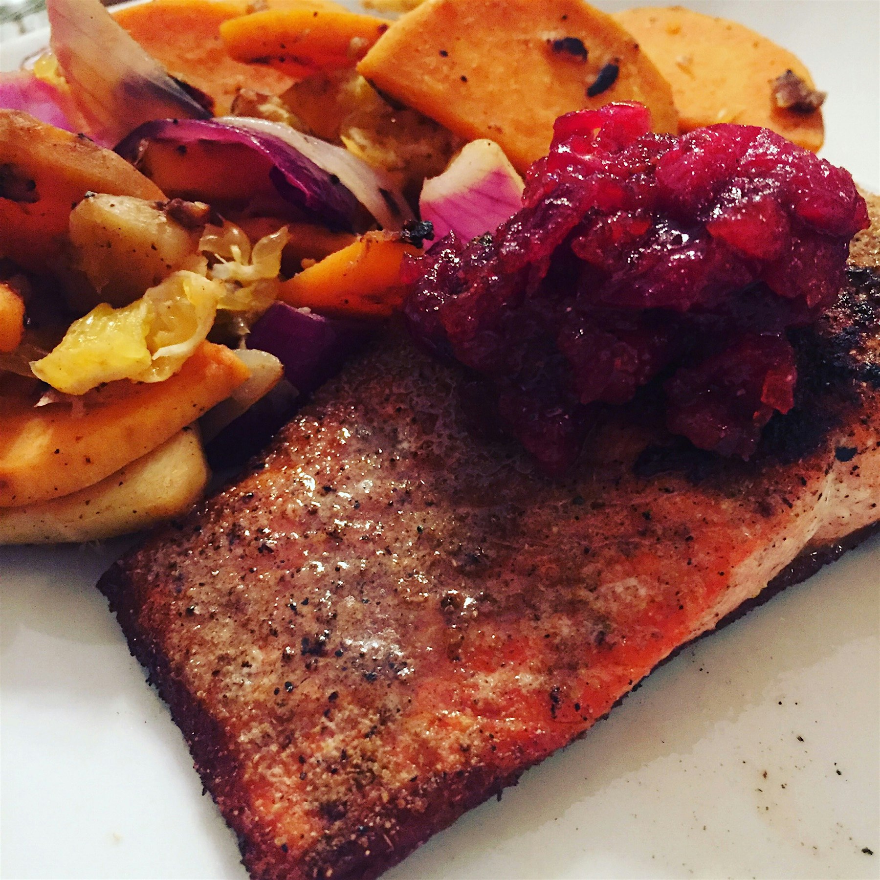 A lil pre-thanksgiving action. Cranberry chutney over roasted salmon with root veggies 👌🏻👌🏻