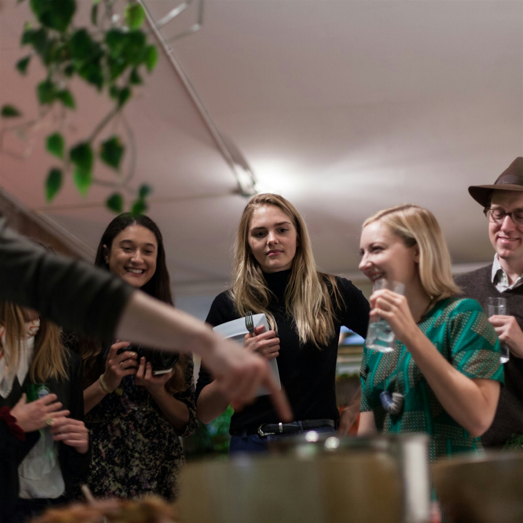 Simon is giving all the folks at Friendsgiving a tour of the food @modelsforwellness 