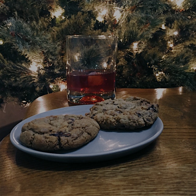 Dreaming of just sitting by the tree and eating some cookies. (Recipe link below for these perfec...