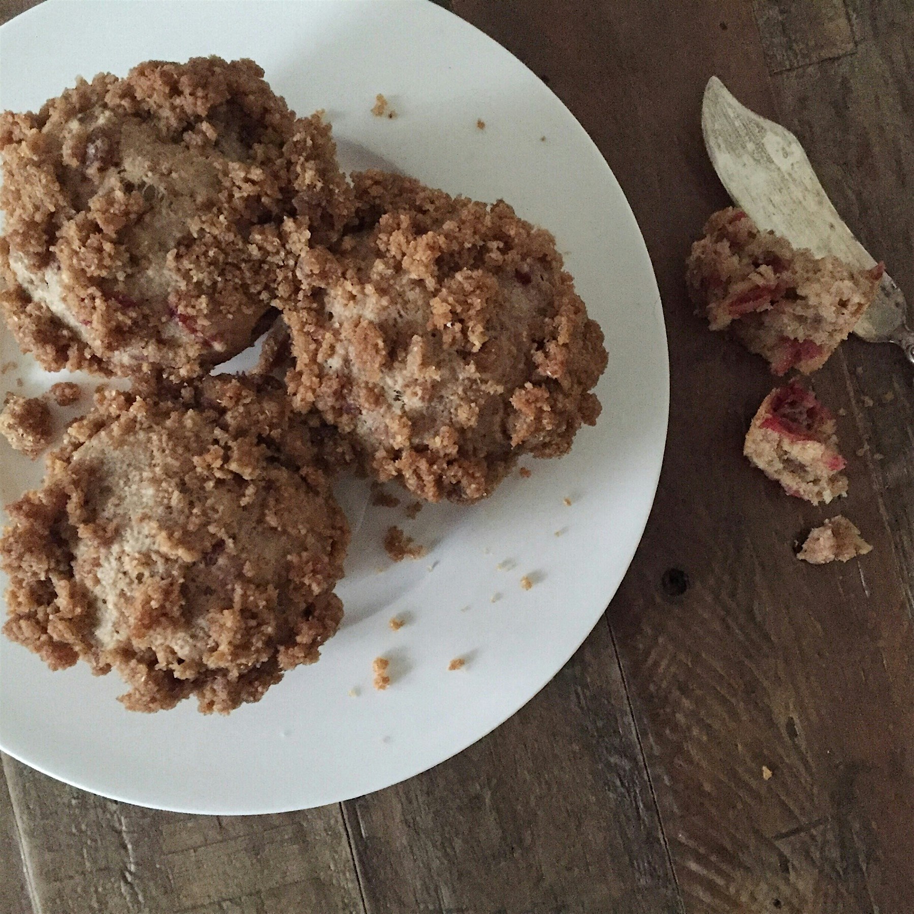 New recipe on the blog! Cranberry Pecan Crumble Muffins to enjoy over the holidays :) ❄️☃