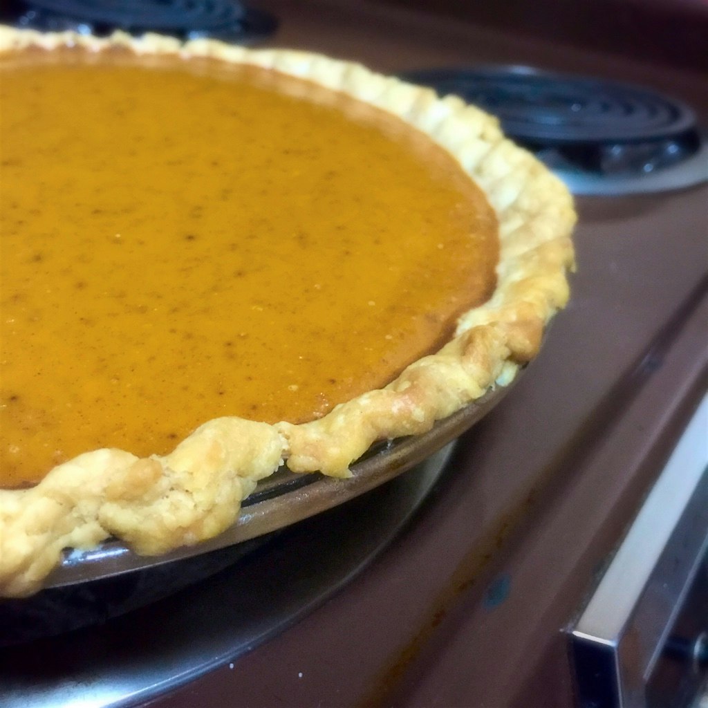 Pumpkin pie tastes best when you force your little brothers to make it for you 💁🏻