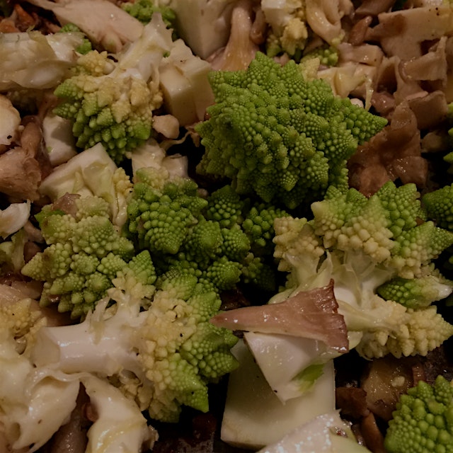 Prepping for Romanesco and Oyster Mushroom soup! #quinciple