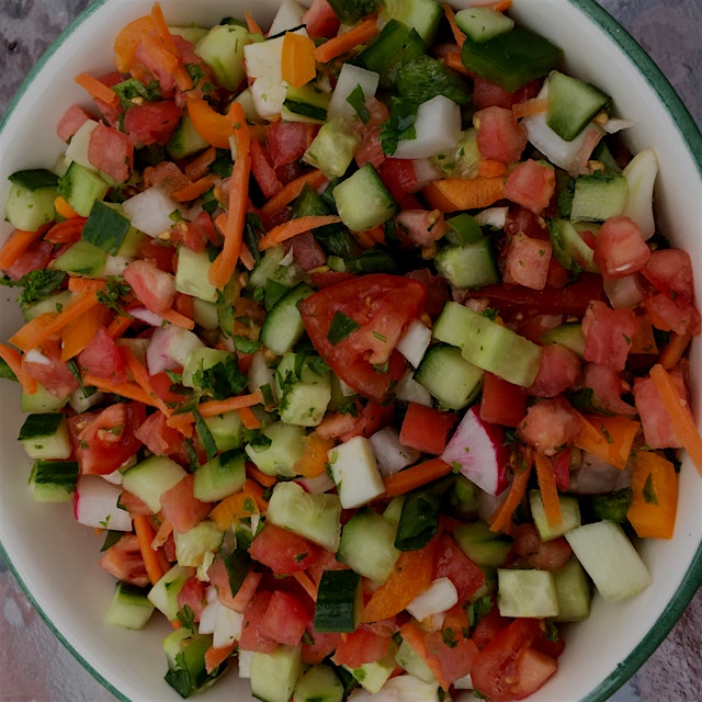 Wishing you all a very happy and healthy new year with this wholesome Israeli salad
🔔🔔🎸🎸😄😄

