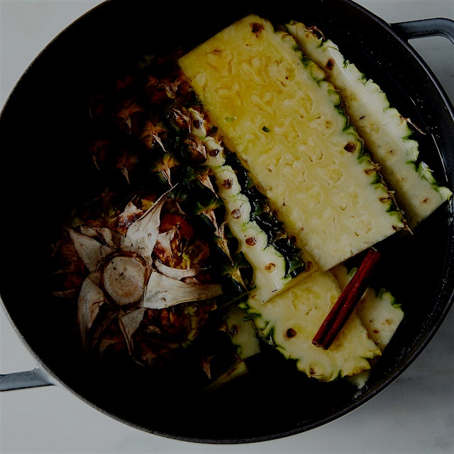 After composting so much pineapple the other week, this seems like a great idea! #kitchentips