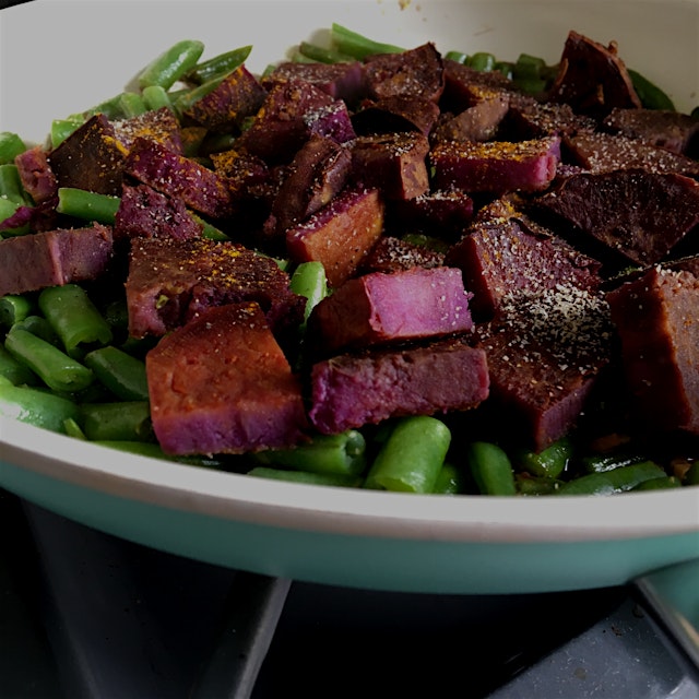 Purple sweet potato and spicy green beans!

My fridge is in dire need of food and had limited ing...
