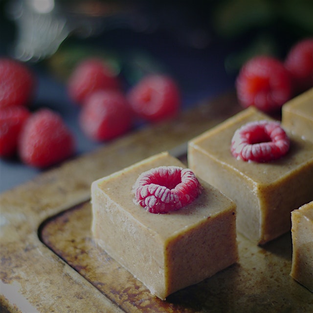 "Raw Raspberry Almond Marzipan Fudge >>> a bit of wholesome brain fuel for anyone currently deali...