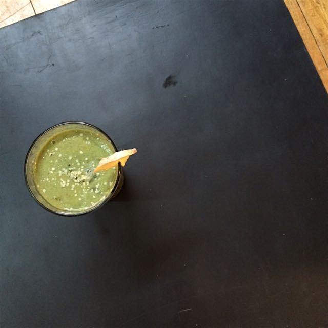 Morning green ginger smoothie topped with hemp seeds and some yoga!