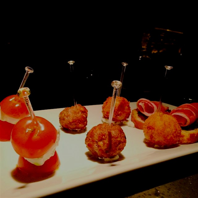 I come here twice a day, and maybe it's paying off. Spec prosciutto crostini, potato croquettes, ...