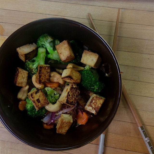 Versatile & delicious any night ❤️ tonight's featured crispy tofu, broccoli, carrot, baby bella m...