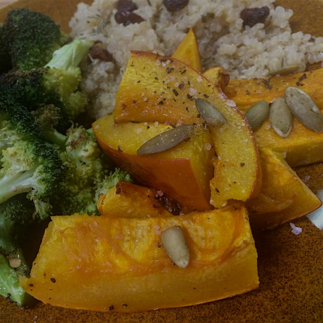 Roasted pumpkin and broccoli with quinoa, raisins, and thyme 