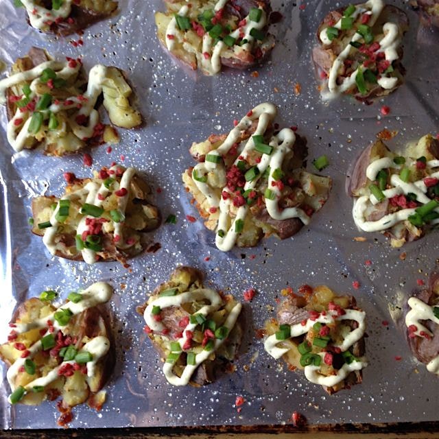 Vegan Ranch Smashed Potatoes with Vegan Bacon Bits and Fresh Chives - recipe on MeetTheShannons.c...