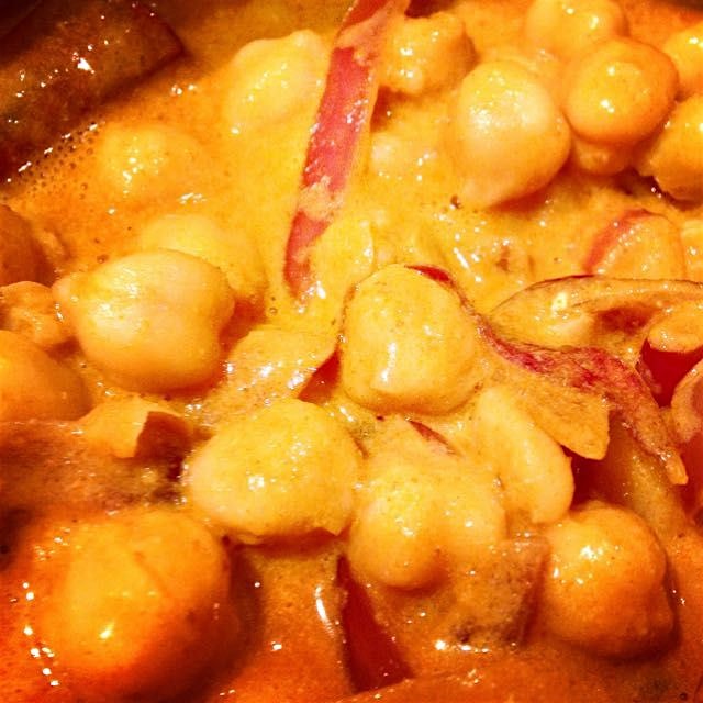 Tonight's vegetarian dinner in 3 parts. Part 1: Curried Chick Peas. The Kid's favorite. 
