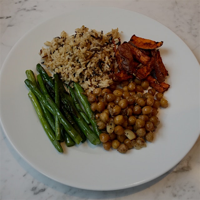 Recipes for the sweet potato fries and fennel roasted garbanzo beans are on the Anne food blog, p...
