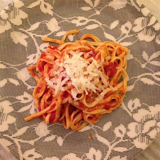 Red sauce, simply: san marzano canned tomatoes, an onion, and butter!