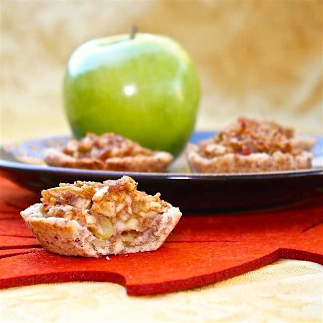 Emi's Date Sweetened Apple Pie Tartlets 🍎🍏🍎. So tasty! Paleo, gluten and dairy free, diabetic fri...