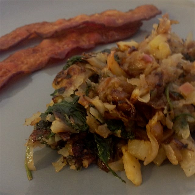 Spinach apple potato carmelized onion hash with a side of crispy bacon #breakfastofchampions