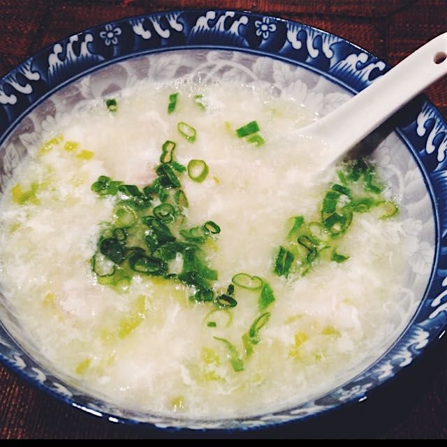 Cold-weather comfort. Leek, fish and egg chowder. A light, easy dinner. #thesamballady #auriasmal...