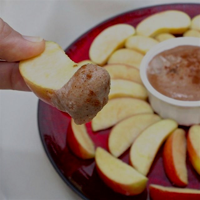 Spiced Paleo Apple Dip is great for Thanksgiving or Christmas! Gluten and dairy free, diabetic fr...