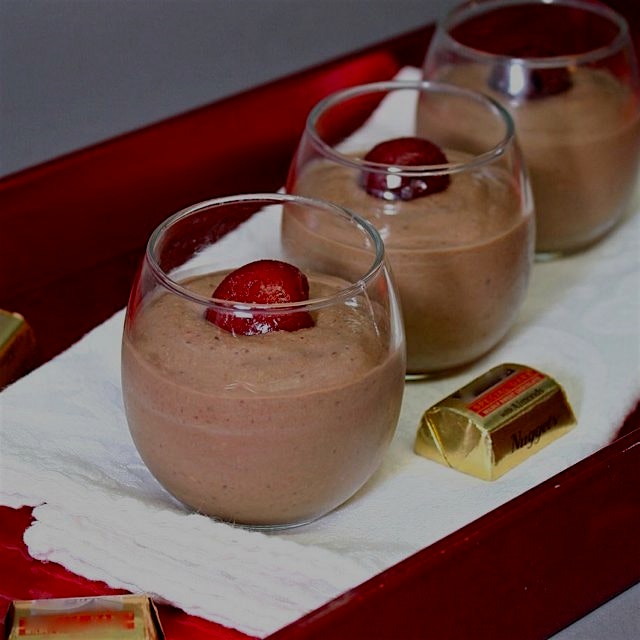 Black Forest Antioxidant Smoothie. Search for it on www.GreatFoodLifestyle.com. 🌿🍫🍦💃😍