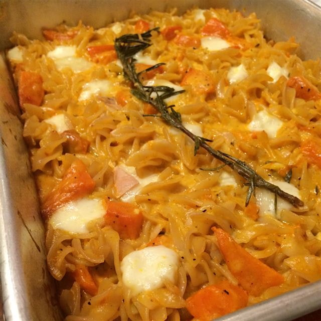 Rosemary roasted Pumpkin Mac n goat cheese. #friendsgiving #localfood 