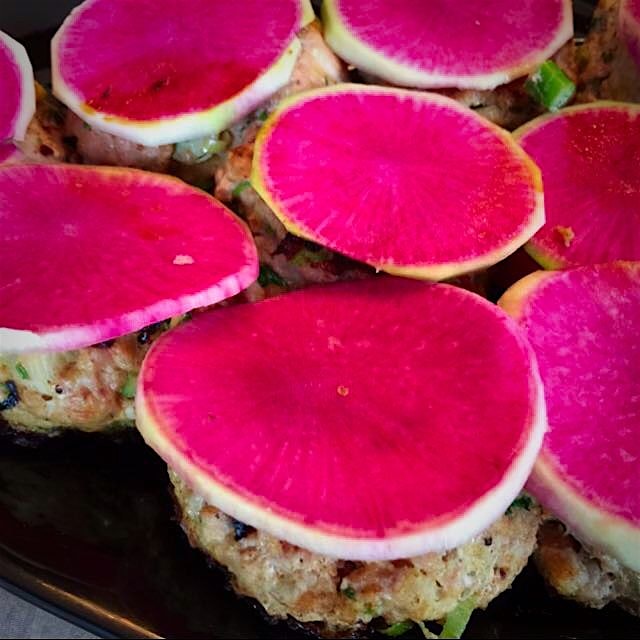 Turkey burgers topped with watermelon radish #whatsinyourfood