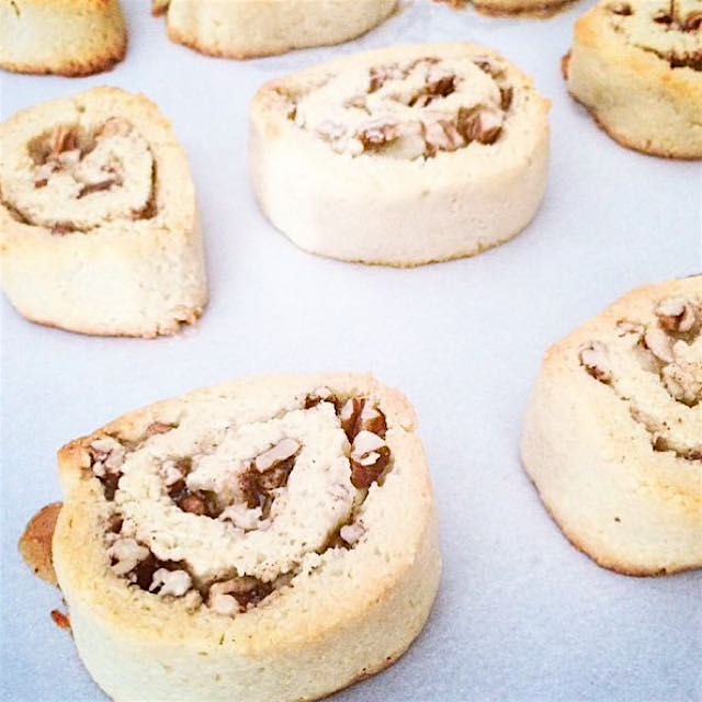 Warm Paleo Cinnamon Buns #thanksgivingmorning 