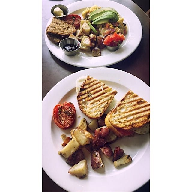 Breakfast downtown😍