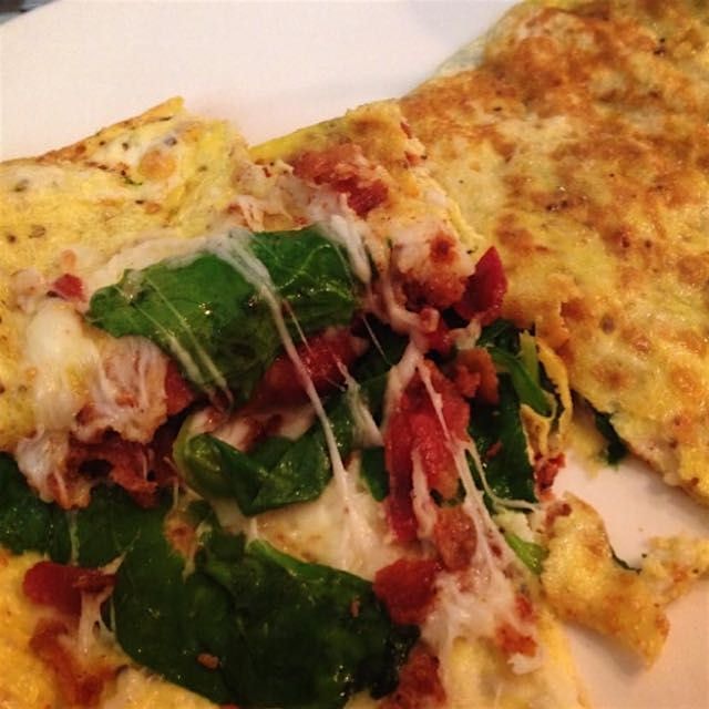 Who doesn't love a good omelette? Yum!