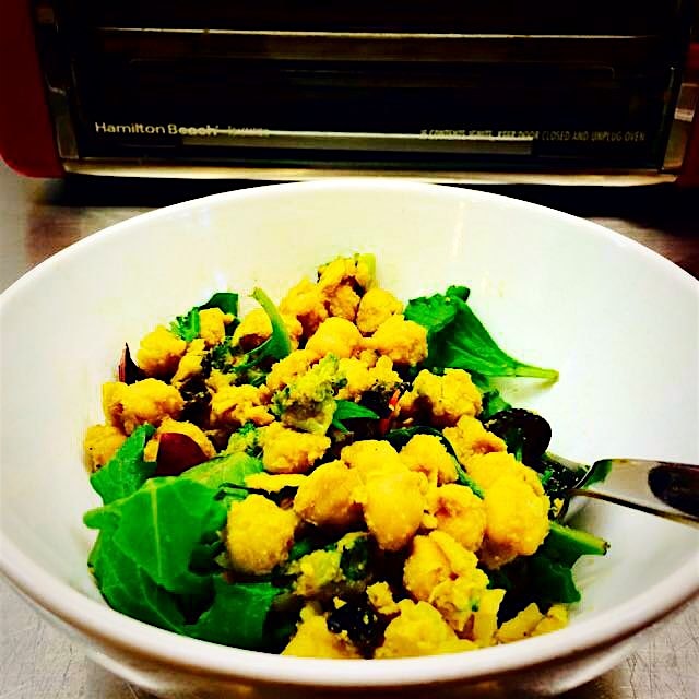 #notsaddesklunch - curried chickpeas over greens 