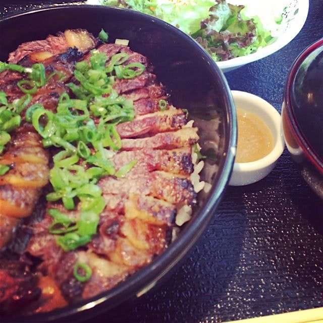 Move over regular soggy #gyudon and fussy Kobe #beef, #picanhadon at #buenocozinhaoriental is whe...