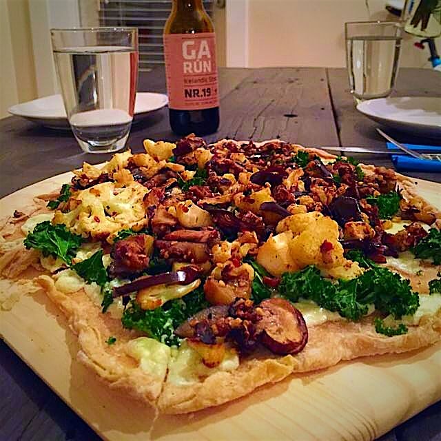 Friday night dinner, homemade vegetarian whole wheat pizza! 