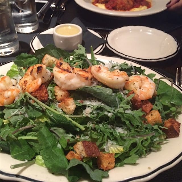 This is a Kale Caeser Salad with grilled shrimp! A fresh, healthy and absolutely tasty lunch ... ...
