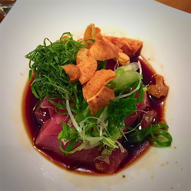 Tuna tataki with fried garlic and scallion