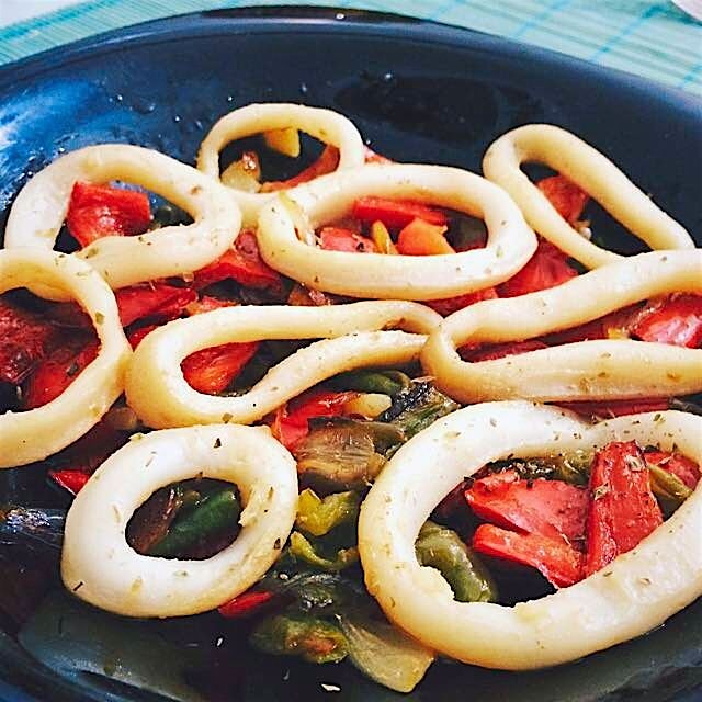Fried calamari rings over a sauté of peppers, onion and garlic. 