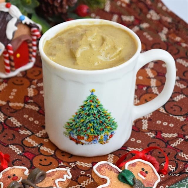 Gingerbread Smoothies are a healthy, delicious way to enjoy the flavors of the season! Vegan and ...