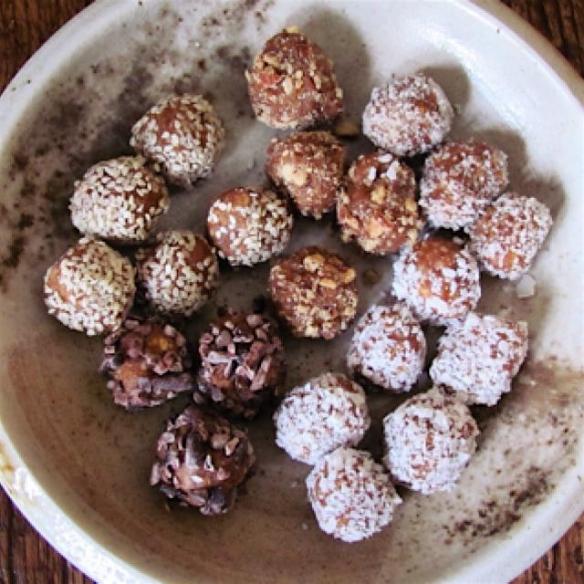 Blessing bites. Recipe on my blog http://debspots.com/2014/12/13/blessing-bites/
And on Foodgawke...