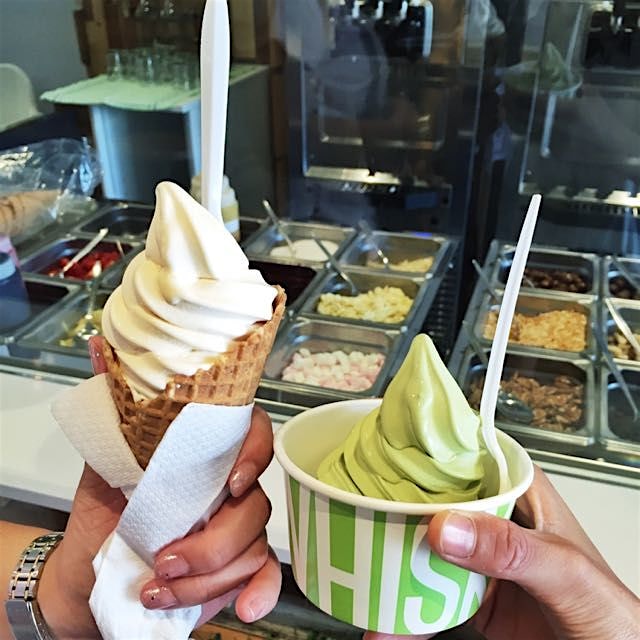 Green tea soft serve x vanilla in a cone😻 perfect for a hot day!