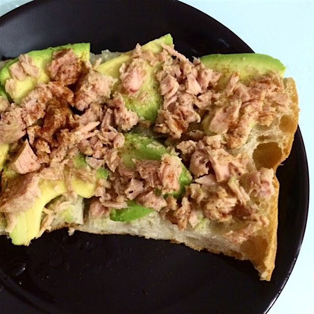 Toast with avocado, tuna in olive oil and paprika. Tasty!