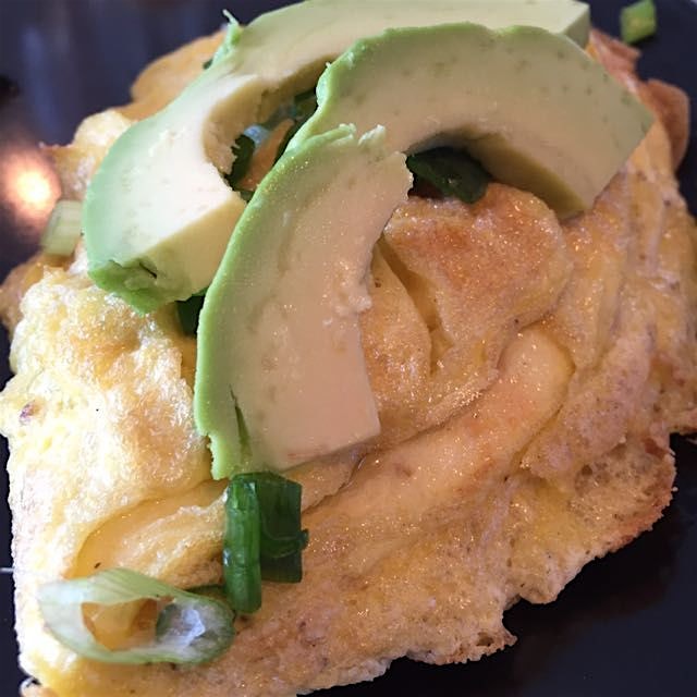 Eggs n avocado before a 6 mile hike this morning. Power protein 💪💪💪