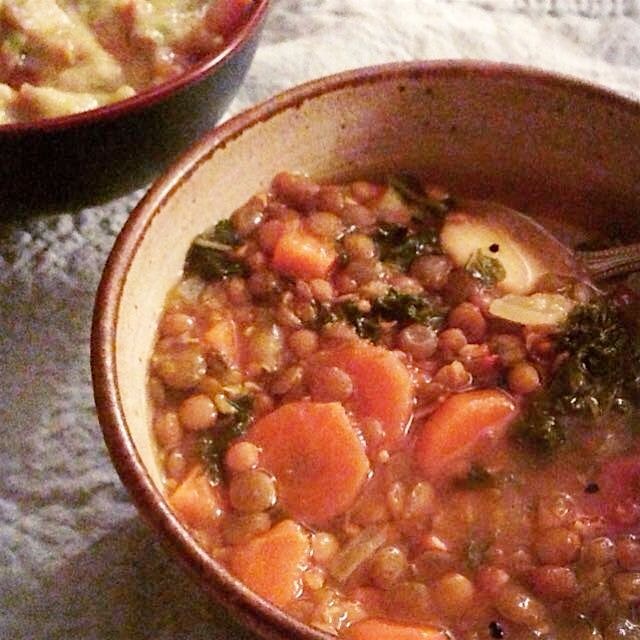 Lentil kale soup with turmeric & Indian spices. The best culinary remedy for a cold winter's day. 