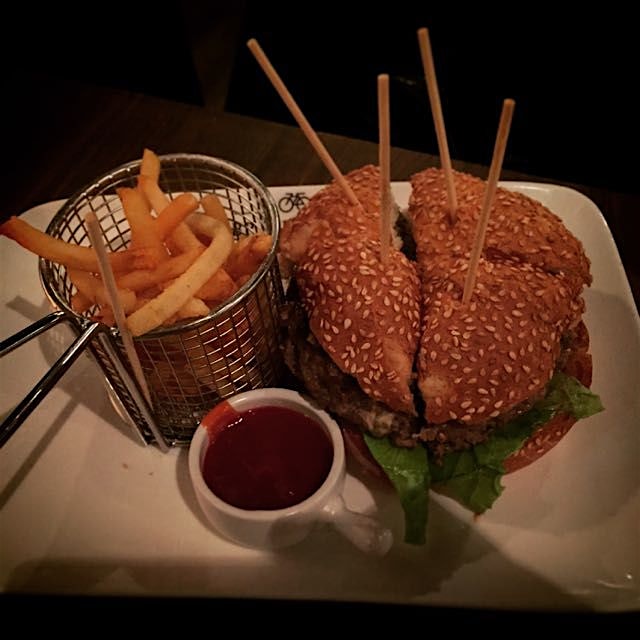 Nothing beats a 10pz Angus beef burger 🍔 !!