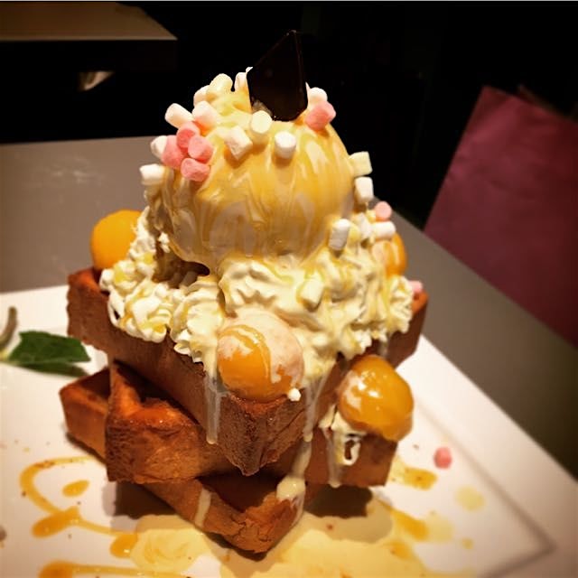 Girls' talk night with an evil dessert 🍞 Honeyed toast with mango 👧