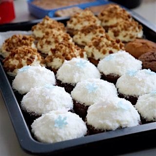 Hello there! 
So these beauties are some Choco-Rum-Coco and Gingerbread Cupcakes perfekt for usin...