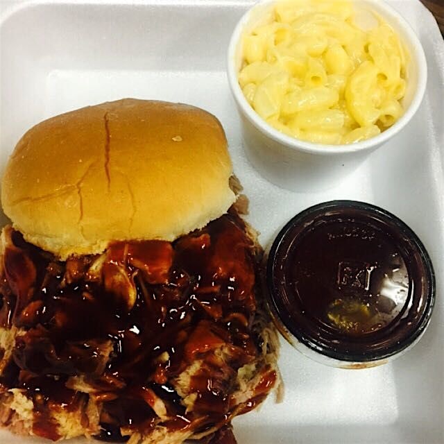 Pull pork sandwich and mac n cheese