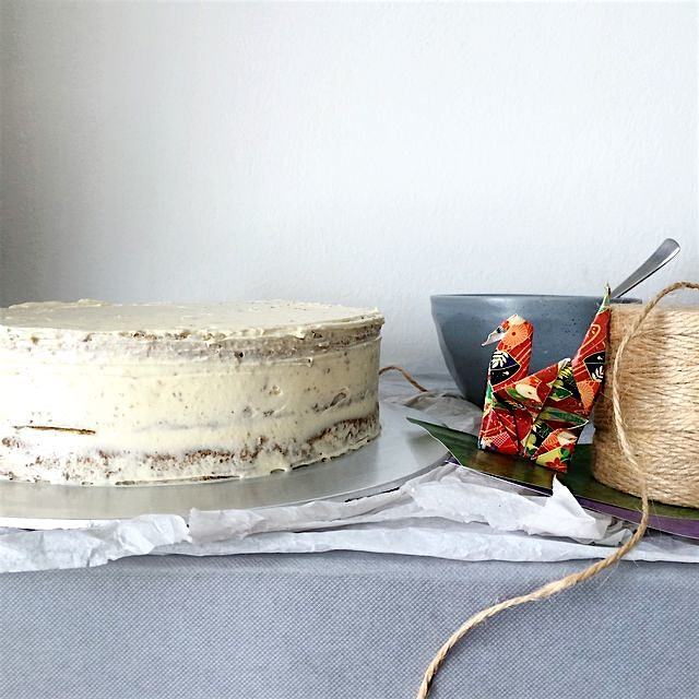 Green tea cake with white chocolate Swiss meringue buttercream. Yumz. 