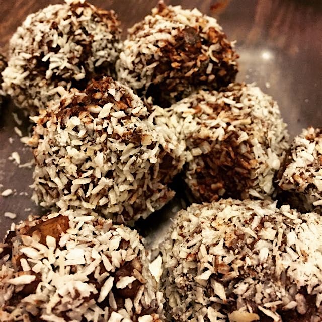 Raw peppermint chocolate fudge! Delicious and refreshing! Recipe here: http://www.greatfoodlifest...