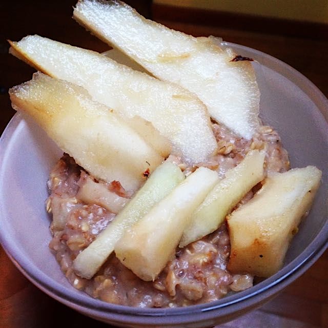 Oat milk, cacao and pear porridge! :) 